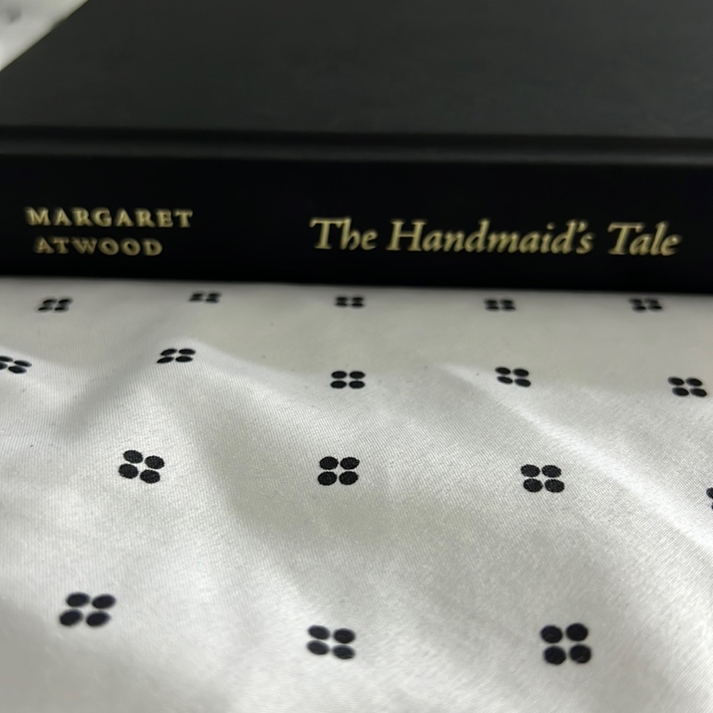 The hand maids tail hardcover
